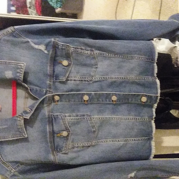 Short Jean Jacket - Picture 4 of 4